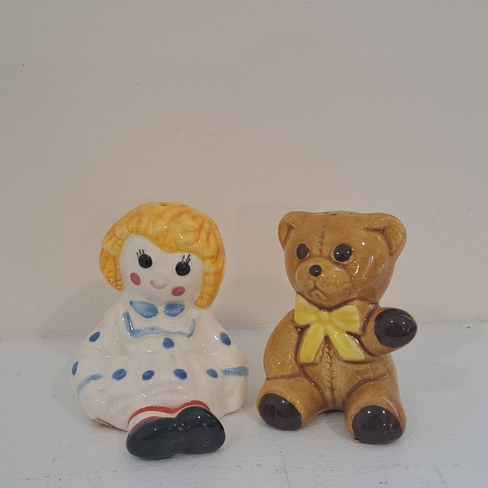 Vintage 1970s Avon Raggedy Ann And Teddy Bear Retro Salt And Pepper Shakers.